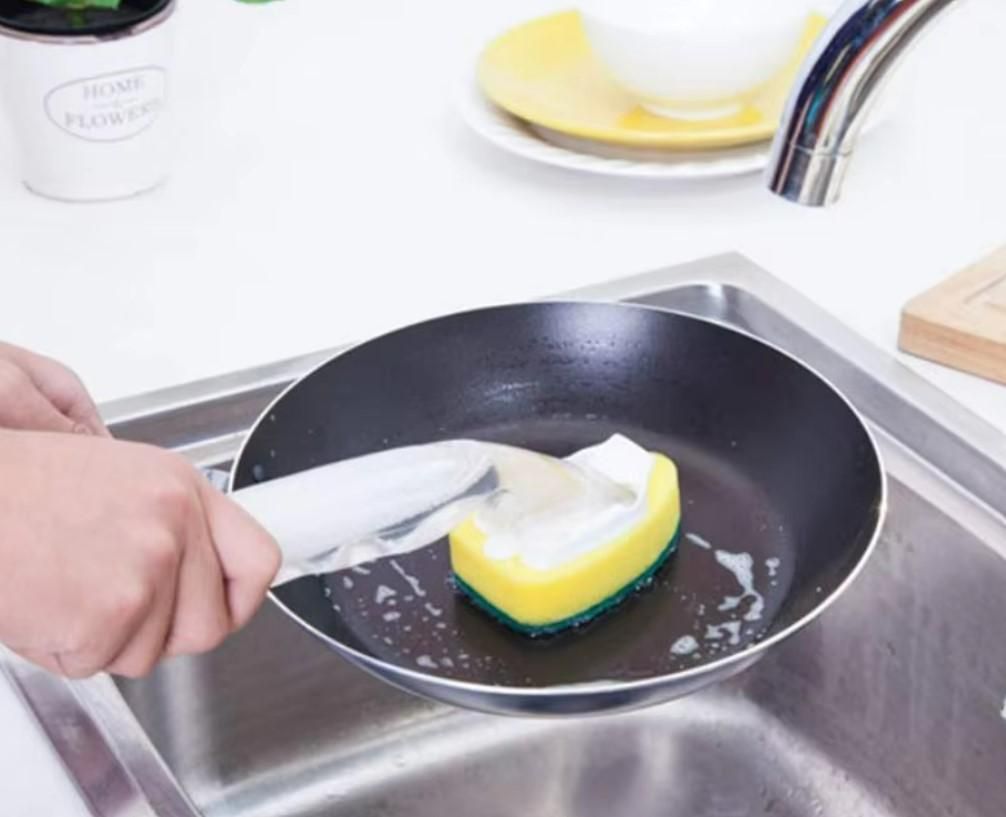 Refillable Liquid Sponge & Brush Set – 2-in-1 Kitchen Cleaning Essential 🧼✨